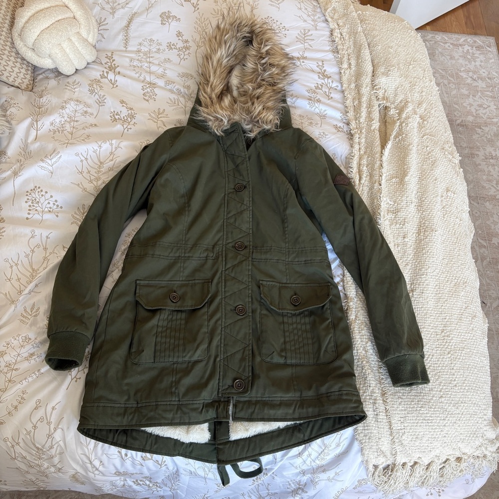 Hollister coat with removable fur